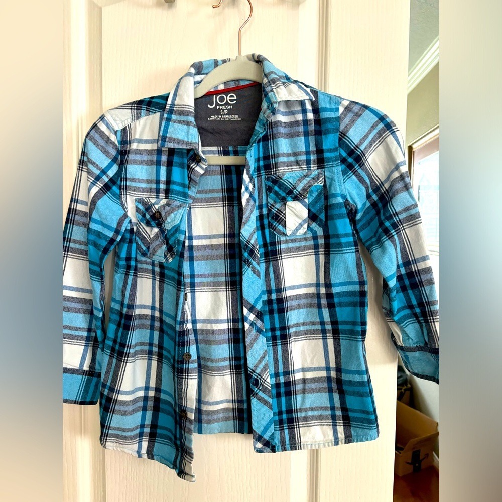 Joe fresh. Size small. Long sleeve button up flannel like material shirt. 0906
